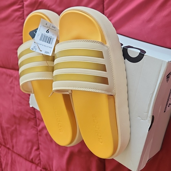 Adilette platform performance slide in sand size mens 9 women's 10.5 - Picture 4 of 5